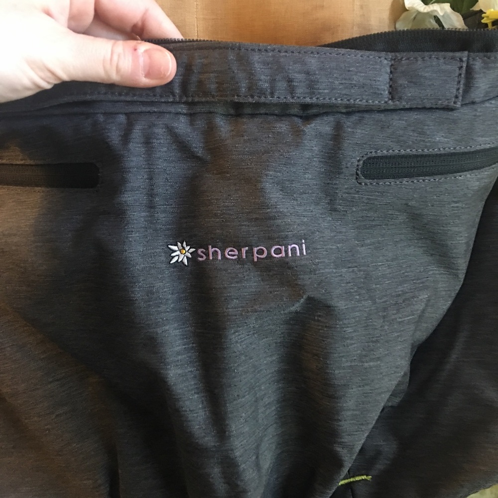 Sherpani yoga bag! Used once 🎉🎊